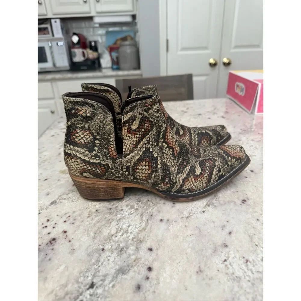 Roper Women’s Snip Toe Tan Faux Snake Leather Shorty Boot sz 9 EUC
